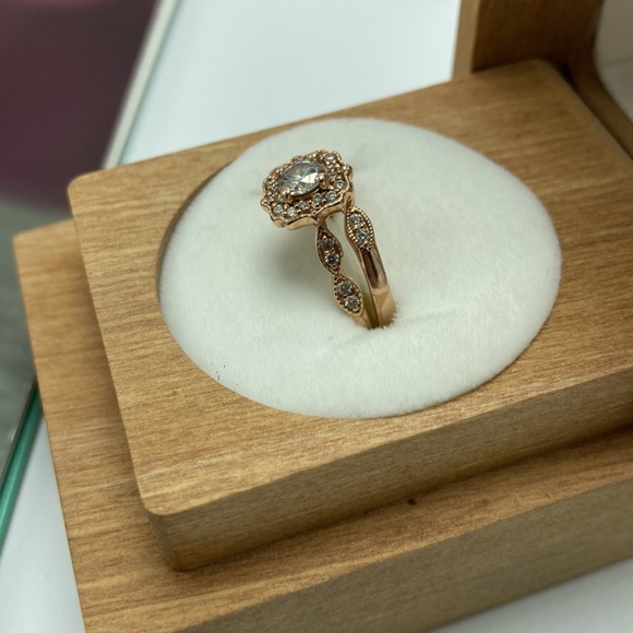 Brilliant Earth 14kt Rose Gold Engagement Ring and Wedding Band - never worn - Picture 8 of 9